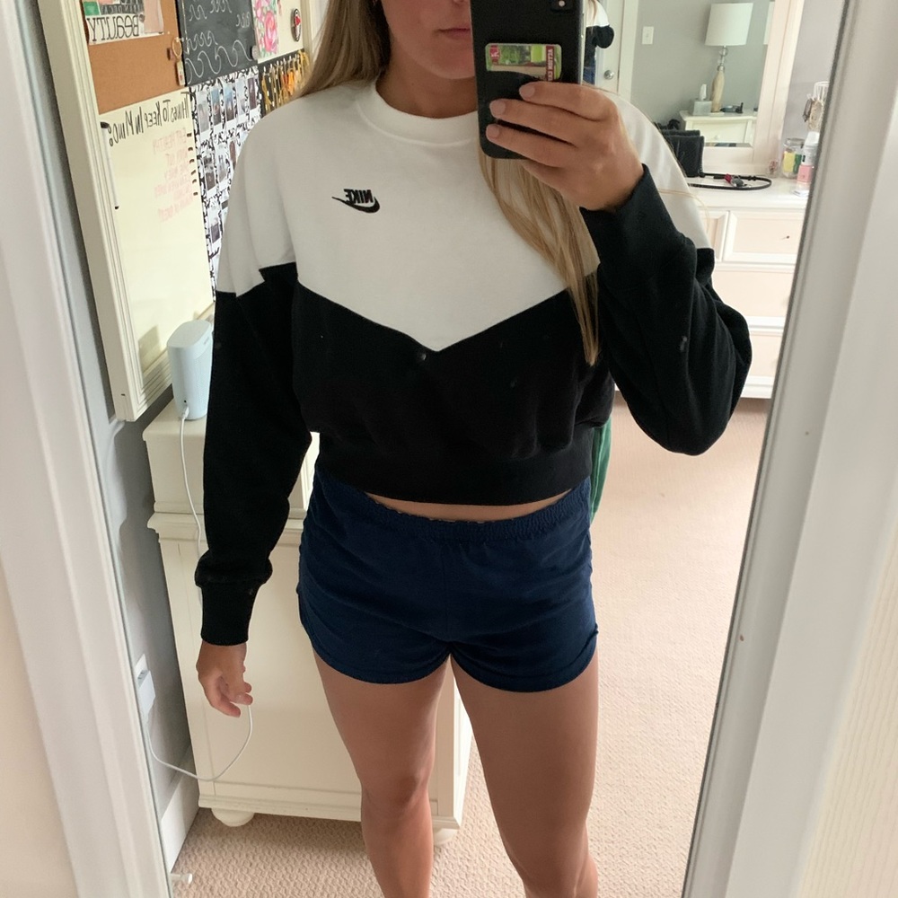cropped nike sweatshirt